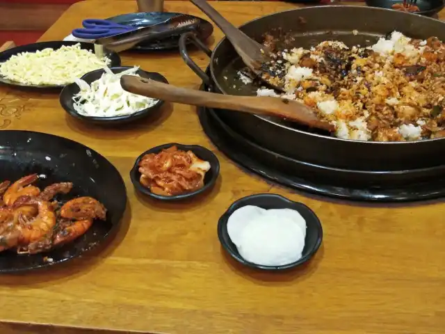 Mr. Dakgalbi - Pan Grilled Chicken Restaurant Food Photo 11