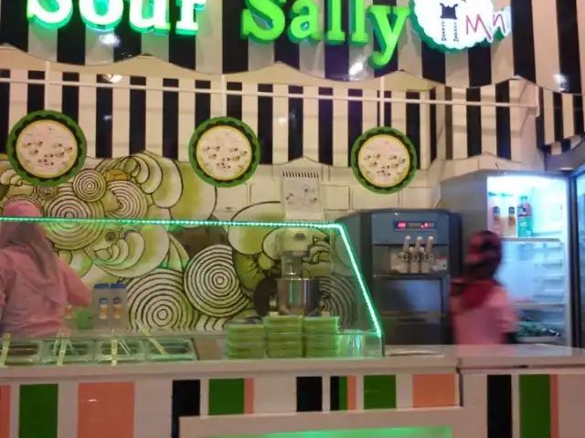 Sour Sally Mini