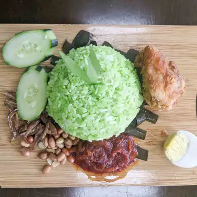 Nasi Lemak Hijau Mak Teh