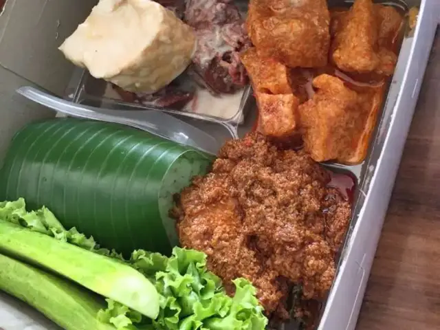 Gambar Makanan Gudeg & Ayam Bakar Madukoro Ibu Ari 9