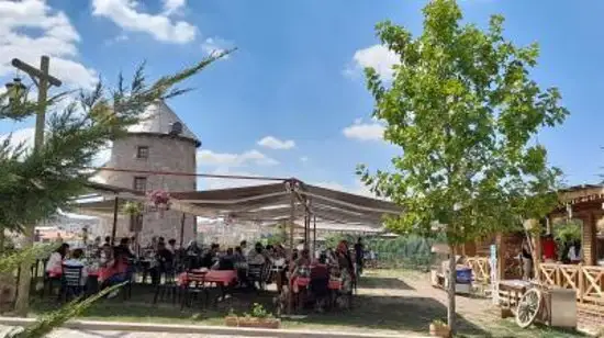 Altınköy Emdiler Konağı'nin yemek ve ambiyans fotoğrafları 1