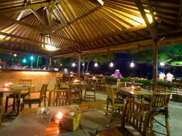 Gambar Makanan The Rinjani Restaurant, Bar and Grill 10