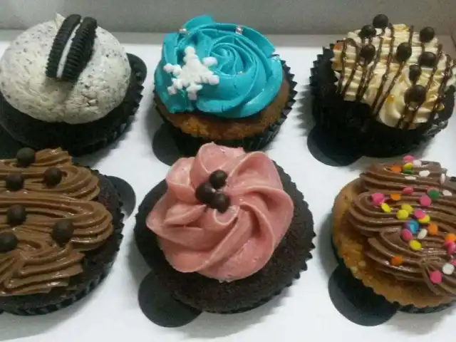 Gambar Makanan Twelve Cupcakes 15