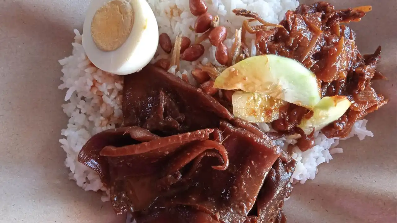 Nasi Lemak Sotong Kak Ngah TJ