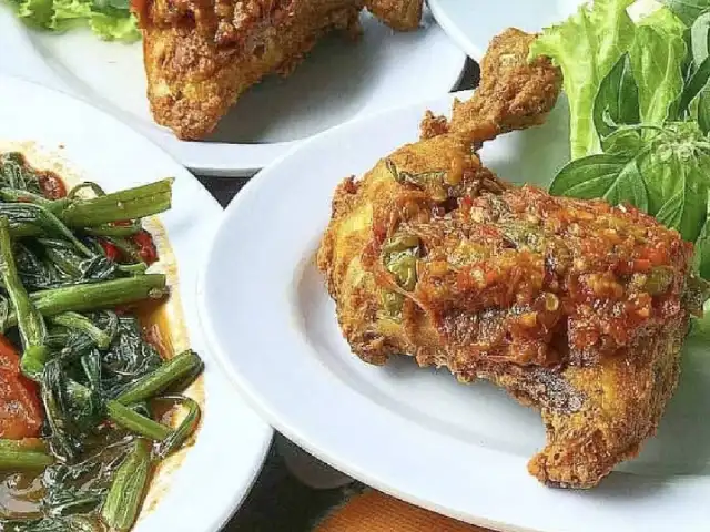 Gambar Makanan Ayam Penyet Joko Solo 4