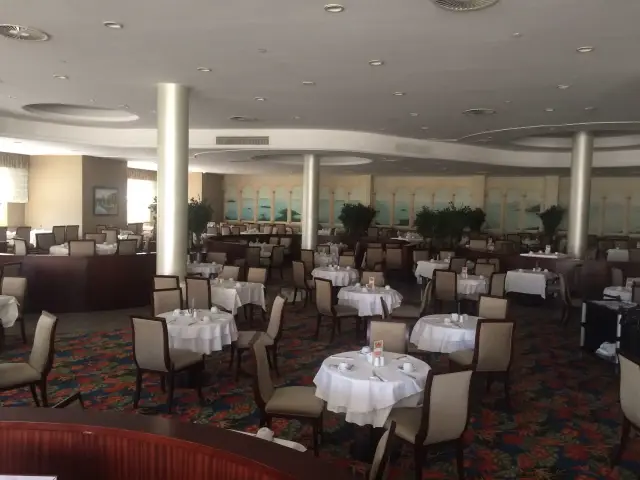 Deliz Restaurant - Grand Cevahir Hotel and Convention Center'nin yemek ve ambiyans fotoğrafları 3