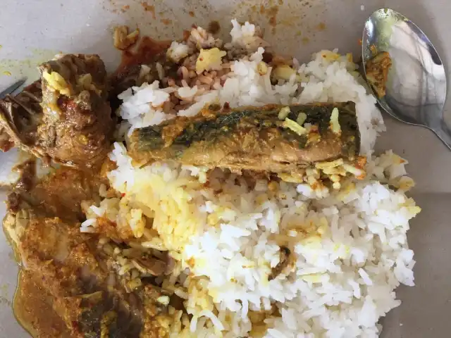 Kak Dah Nasi Berlauk Istimewa Food Photo 3