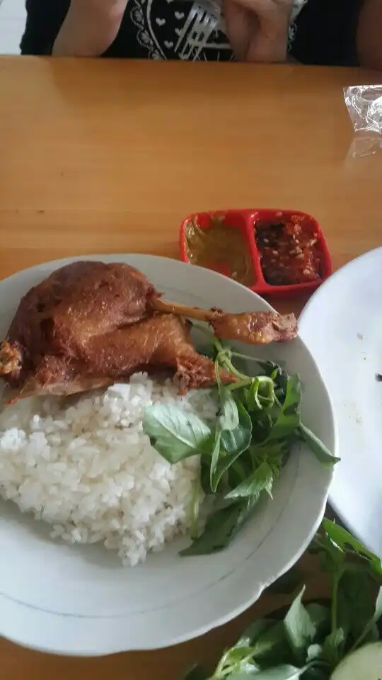 Gambar Makanan Bebek Goreng H. Slamet 16