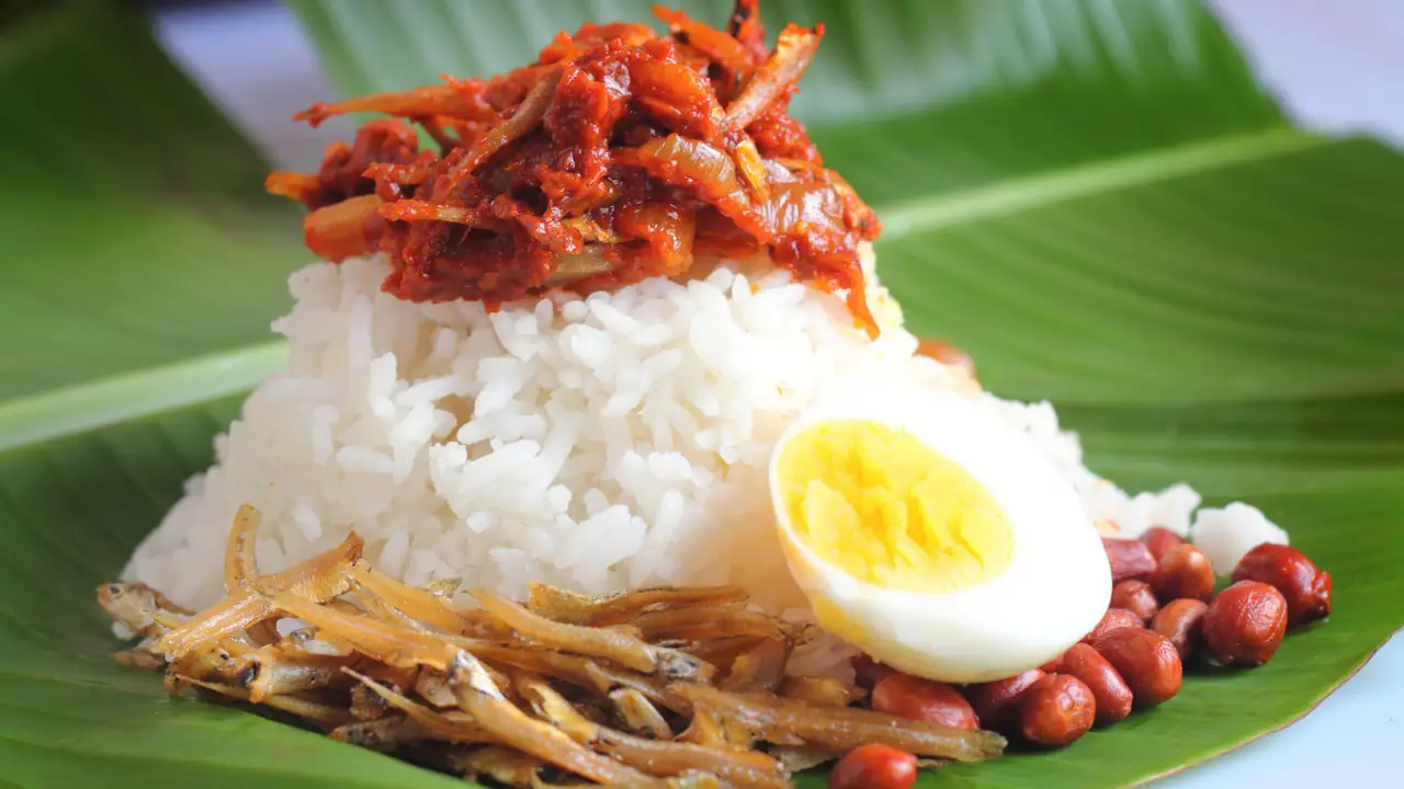 Nasi Lemak Daun Pisang Sambal Omak Den