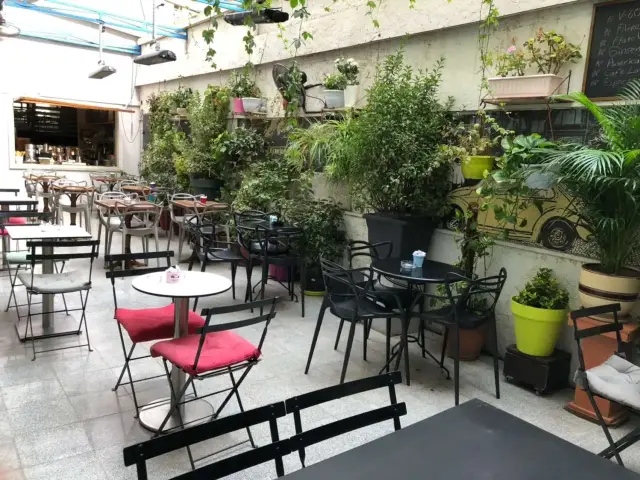 Mephisto Kitabevi & Cafe - Beyoğlu'nin yemek ve ambiyans fotoğrafları 27