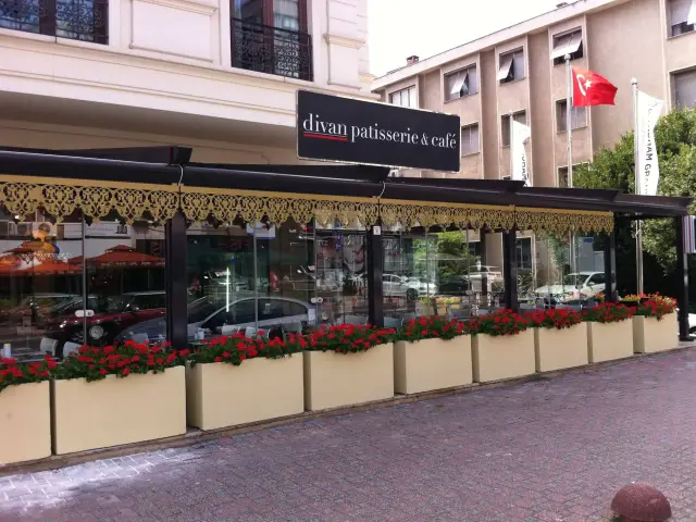 Divan Patisserie & Cafe - Wyndham Grand İstanbul Kalamış Marina Hotel'nin yemek ve ambiyans fotoğrafları 11