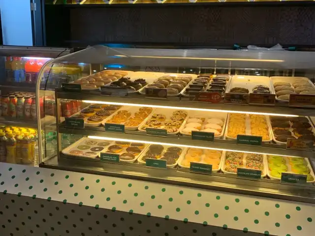 Krispy Kreme Doughnuts Food Photo 8