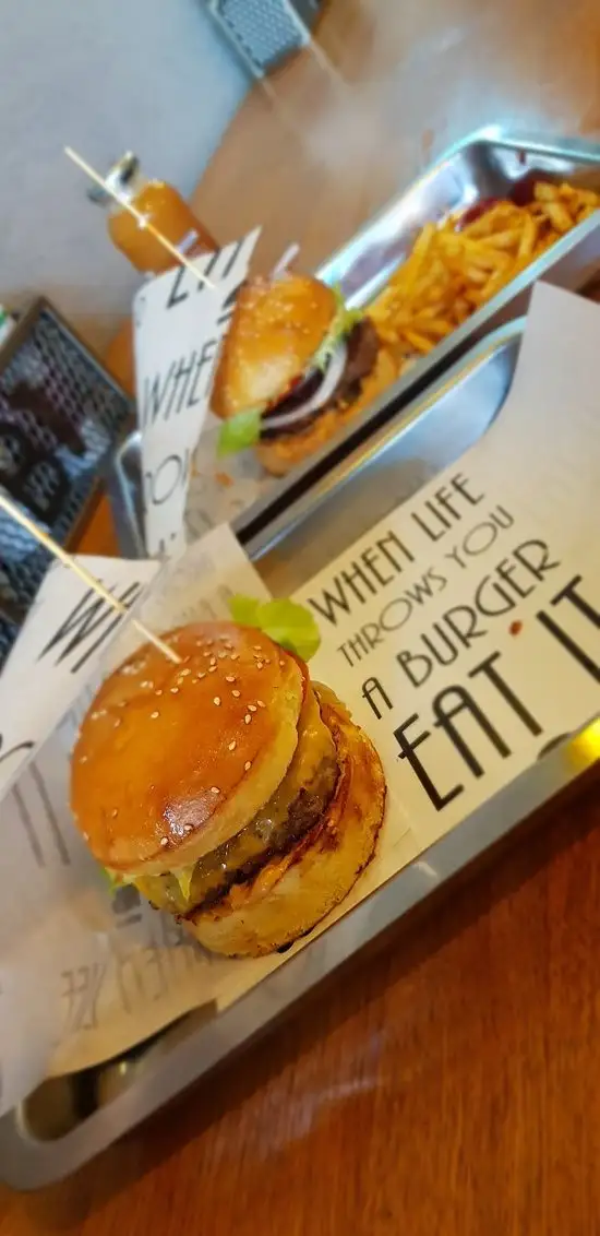 4 Bros Burger'nin yemek ve ambiyans fotoğrafları 1
