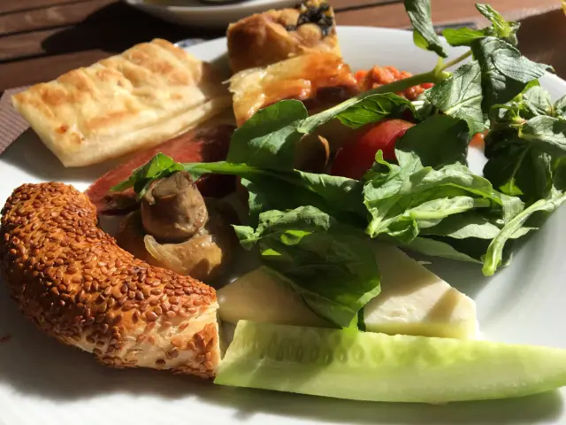 Cafe Swiss - Swissotel Büyük Efes'nin yemek ve ambiyans fotoğrafları 3