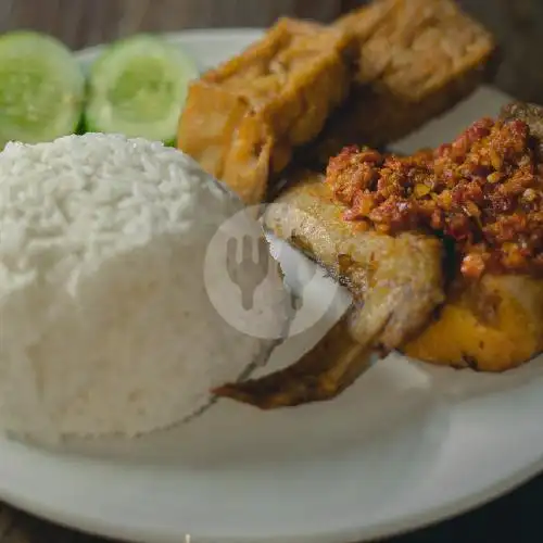 Gambar Makanan Ayam Geprek Bude Siti, Cengkareng 5