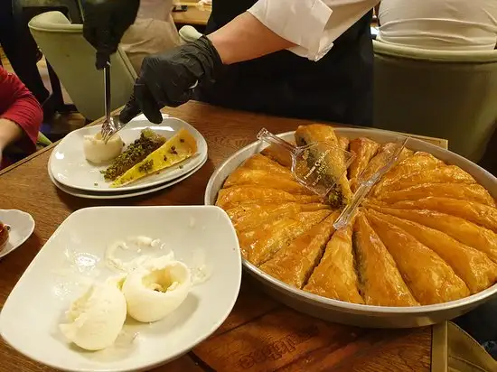 Nusr-Et Steakhouse Sandal Bedesteni'nin yemek ve ambiyans fotoğrafları 17