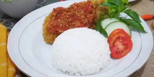 Dapur Mama Haji Smaga, Wolter Monginsidi