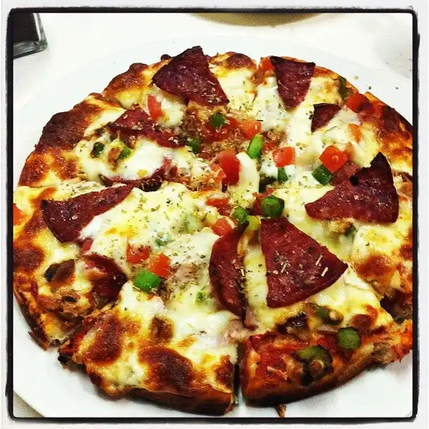 Artisans Pizza Food Photo 5