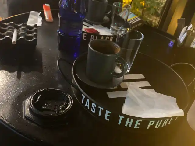 Pure Black Coffee'nin yemek ve ambiyans fotoğrafları 7
