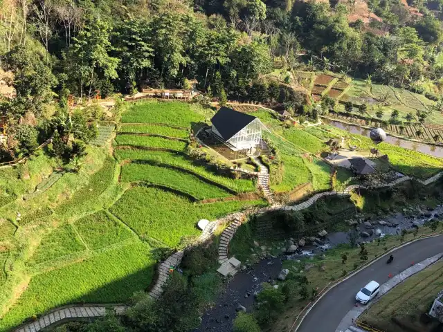 Gambar Makanan Terrarium Rooftop Eminence Hotel 11