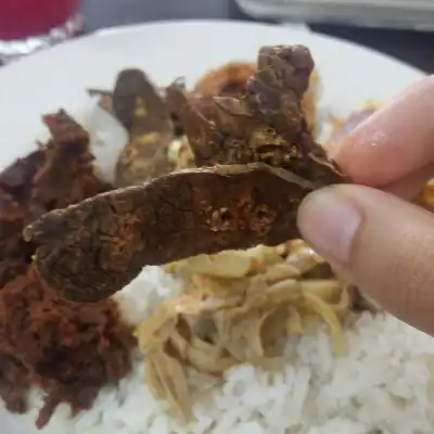 Nasi Padang Bawah Pokok