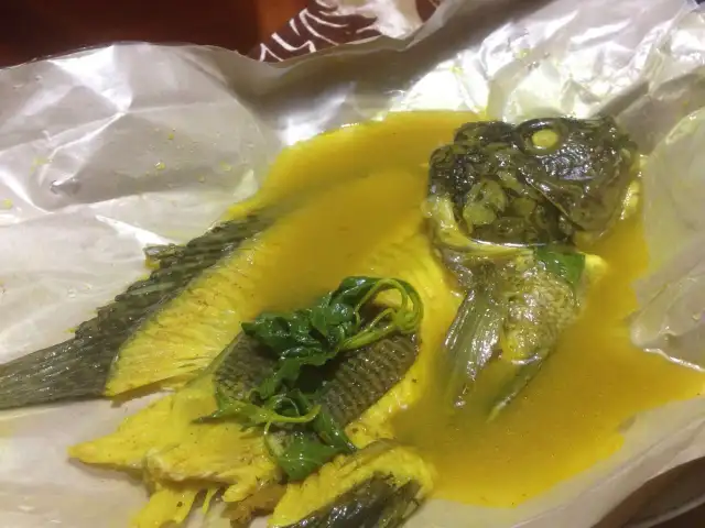 Gambar Makanan Gule Kepala Ikan Mas Agus 5