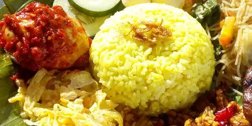 Sarapan Pagi Nasi Kuning Dan Nasi Uduk Makaru, Banguntapan