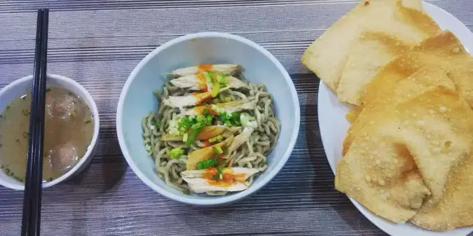 Warung Bakmi Gerobak Kuning