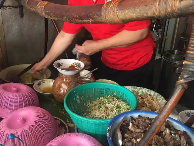 Gambar Makanan Soto Ayam dan Kerbau "Bu Jatmi" 7