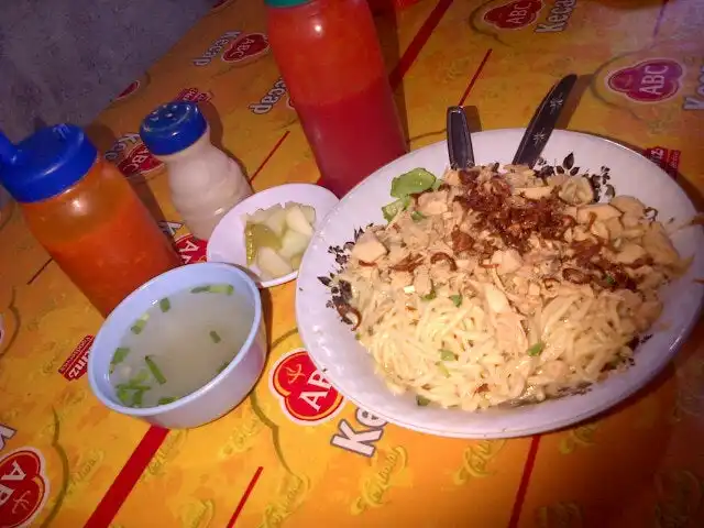 Gambar Makanan Pangsit Mie Ayam Tuban Pak Suci 8