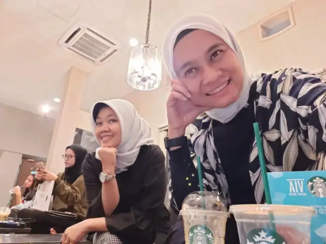 Gambar Makanan Starbucks Dipatiukur 2