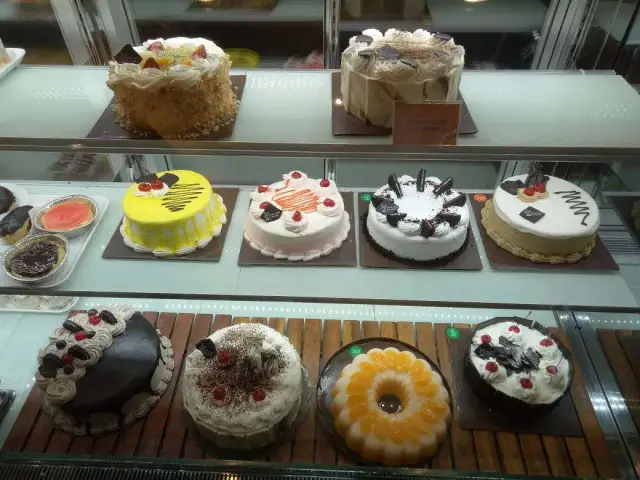 Gambar Makanan Holland Bakery 9