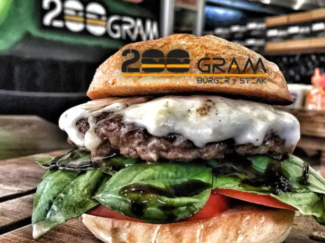 Burger & Sausage 200 Gram'nin yemek ve ambiyans fotoğrafları 25