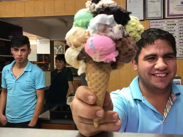 Bayramoğlu Roma Dondurmacisi'nin yemek ve ambiyans fotoğrafları 11
