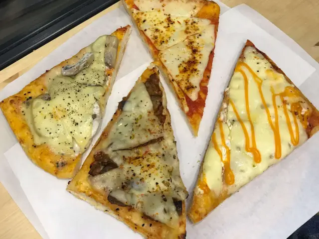 Gorgonzo Pizza'nin yemek ve ambiyans fotoğrafları 6