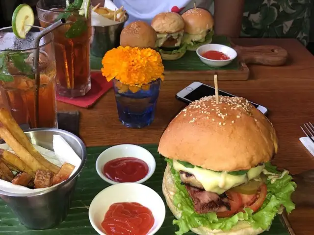 Gambar Makanan Crossroad Burger 12