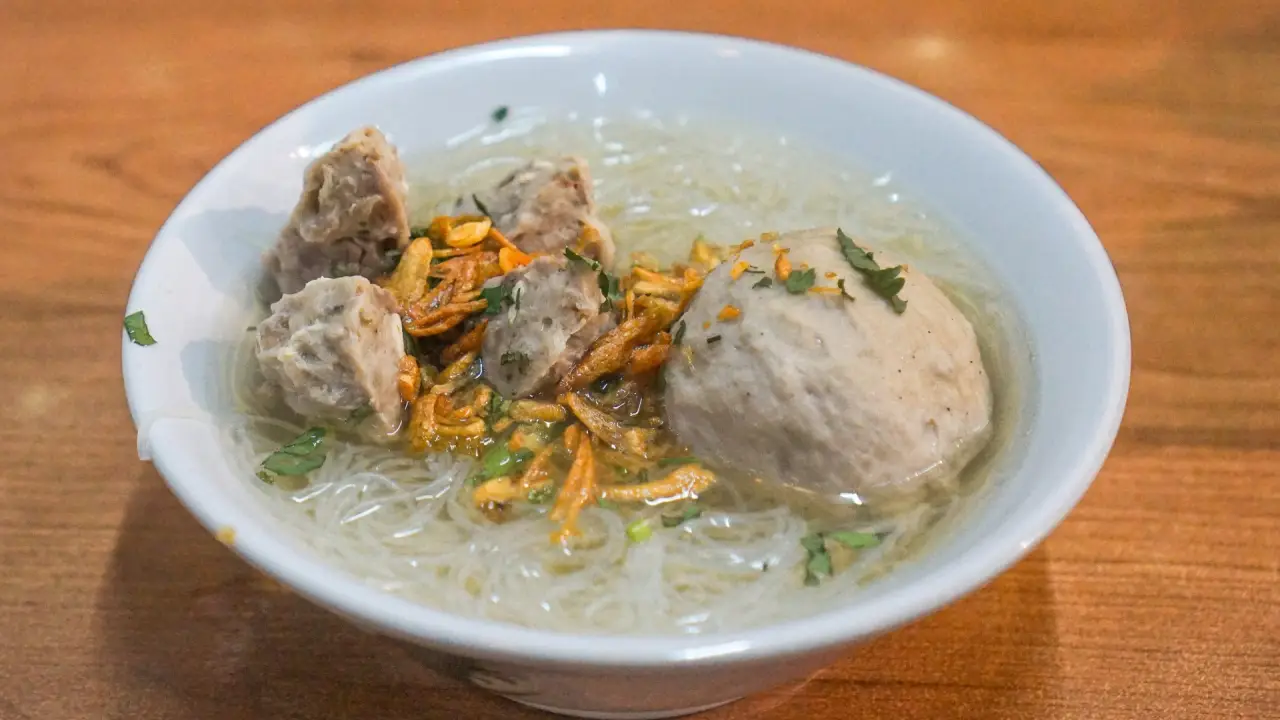 Baso Urat Saturnus