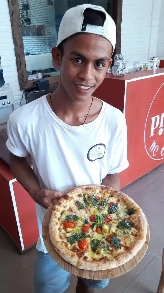 Gambar Makanan Francesco's Pizza 17