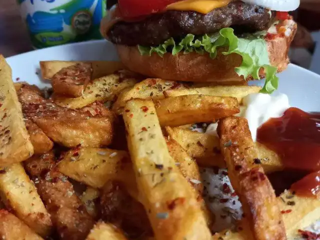 By Köz Burger & Kebap Pide  Lahmacun'nin yemek ve ambiyans fotoğrafları 14