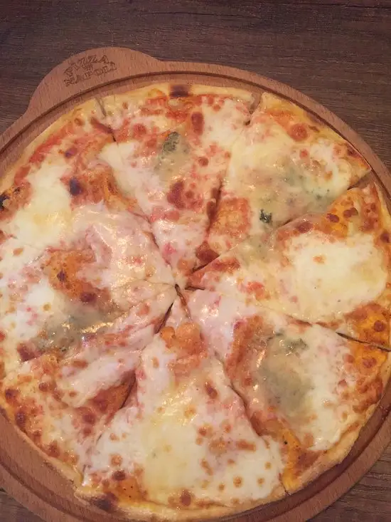 Pizza Napoli'nin yemek ve ambiyans fotoğrafları 34
