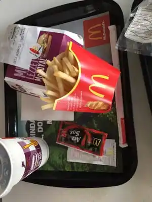 McDonald&apos;s'nin yemek ve ambiyans fotoğrafları 1