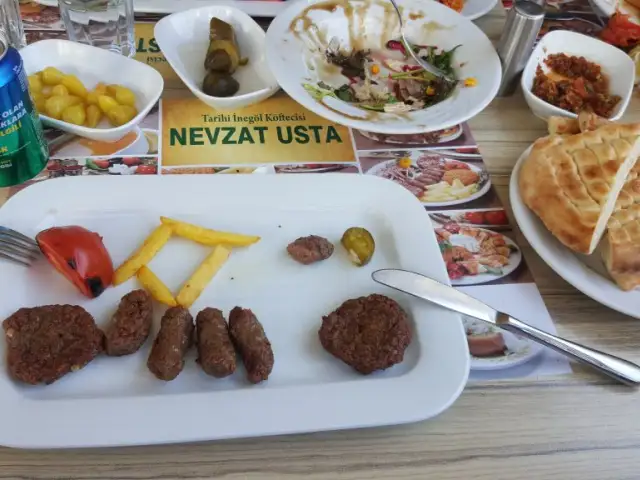 Tarihi Inegol Koftecisi Nevzat Usta'nin yemek ve ambiyans fotoğrafları 7