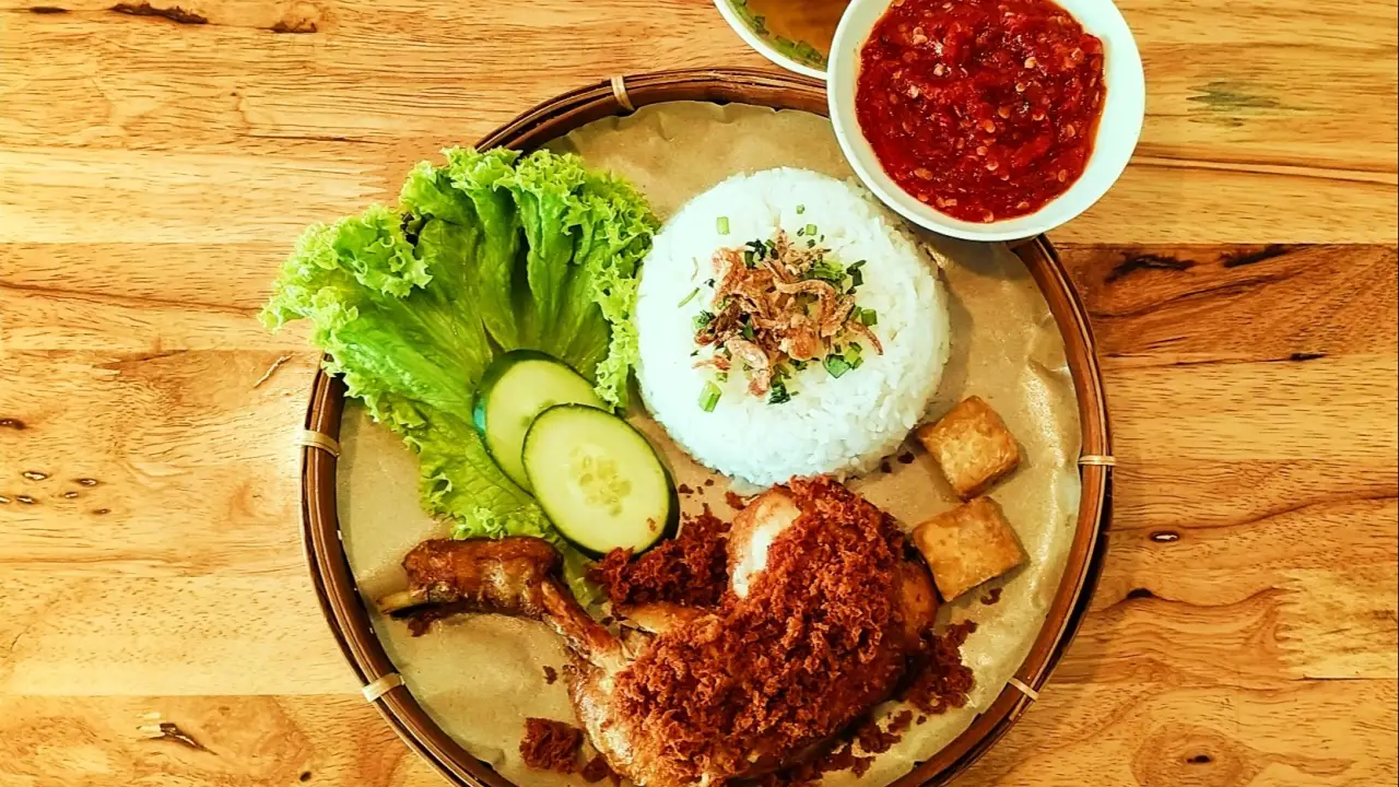 AYAM GEPUK PAK ADE