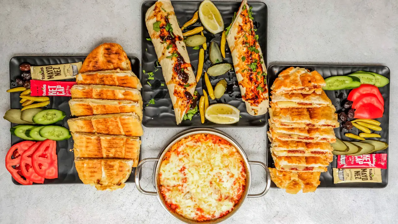 Organik Çiğ Köfte & Tost & Menemen