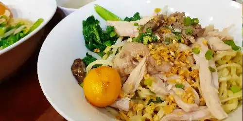 Mie Ayam Kumango, Mangkubumi