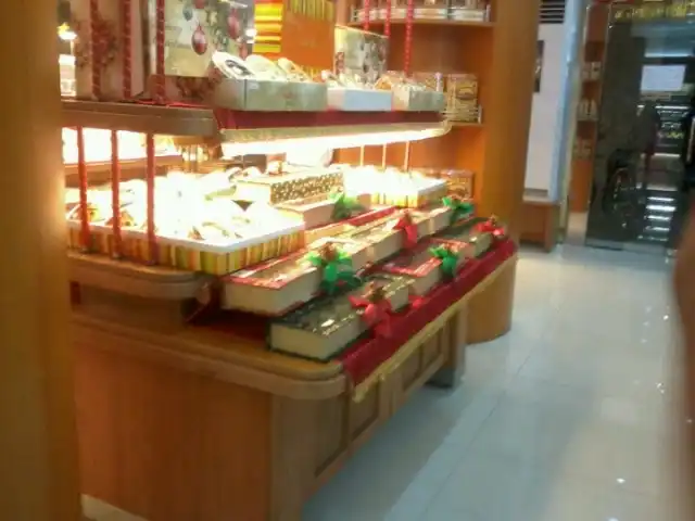 Gambar Makanan Swiss Deli Bakery 8