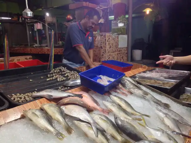 Anjung Muara Ikan Bakar Food Photo 6