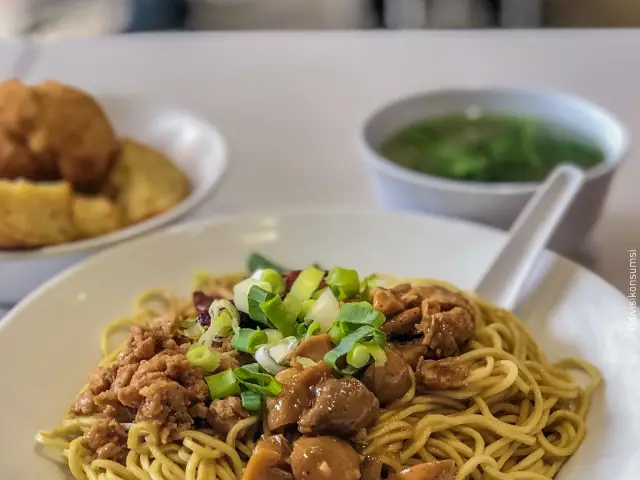 Gambar Makanan Bakmie Aloi 10