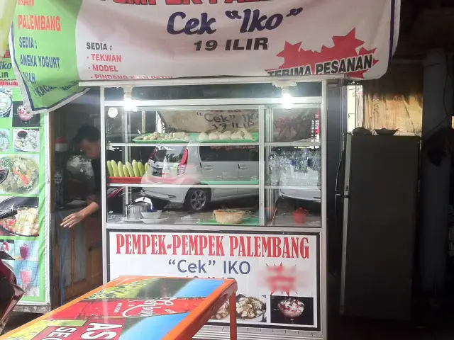 Gambar Makanan Pempek Palembang "Cek Iko" 2