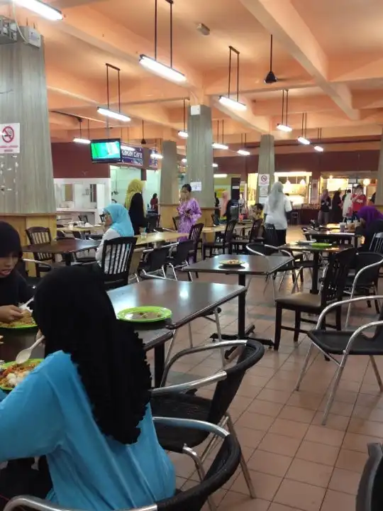 Cafeteria 12th Residental College, University Of Malaya Food Photo 1